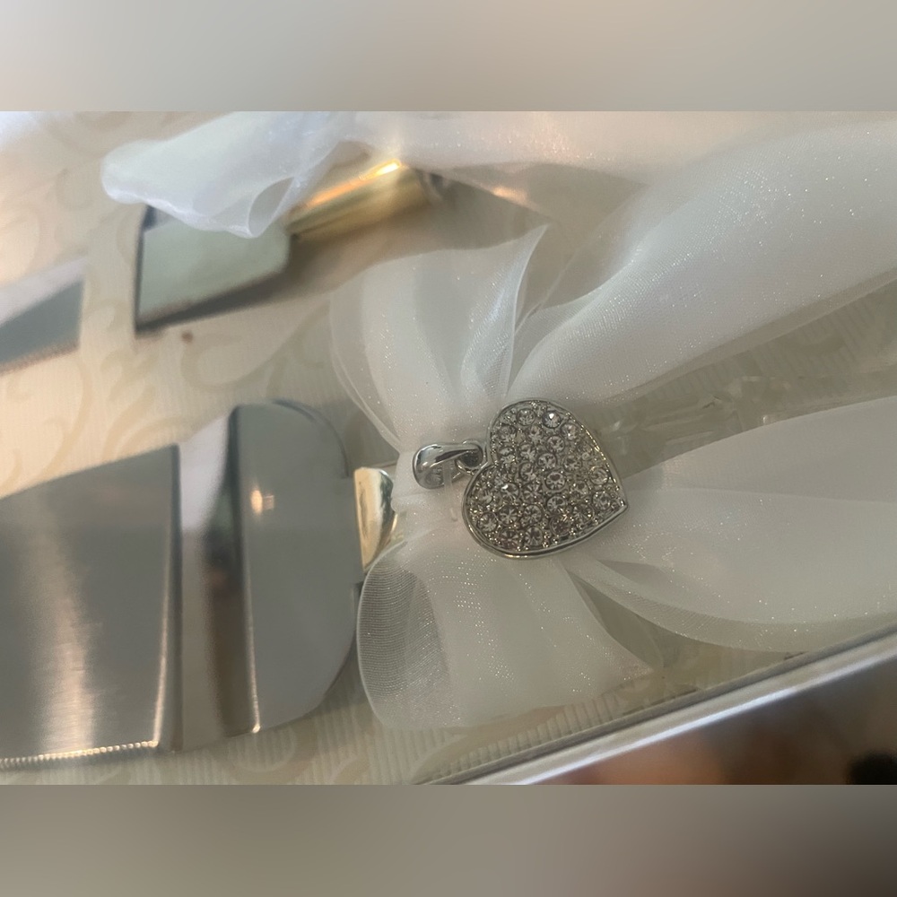 New Jamie Lynn wedding cake server and knife. Bling. Gift.